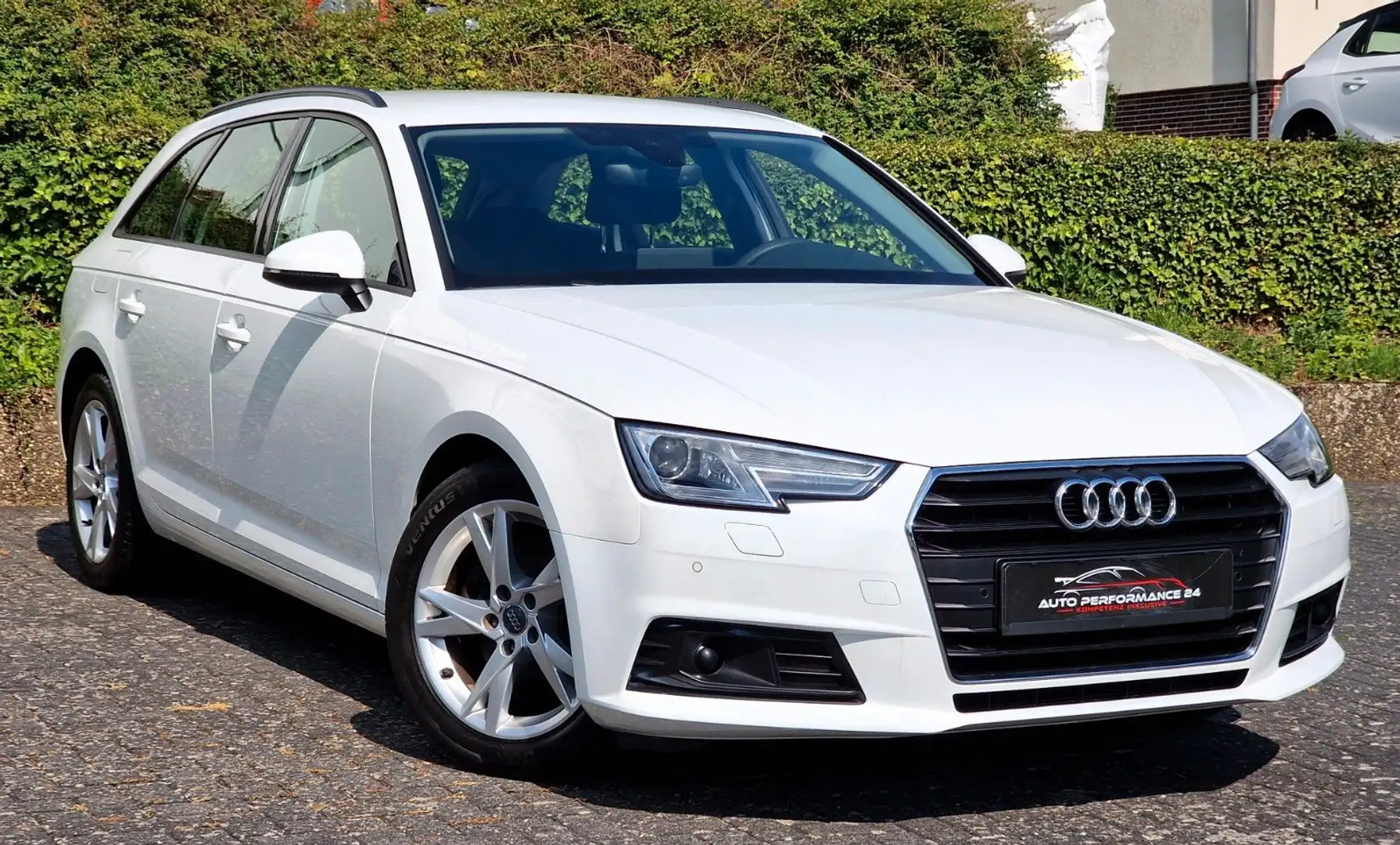 Audi A4 AVANT*NAVI*BI-XENON*ACC*VZE*SZ*PDC*S-HEFT*MWST Weiß - 1