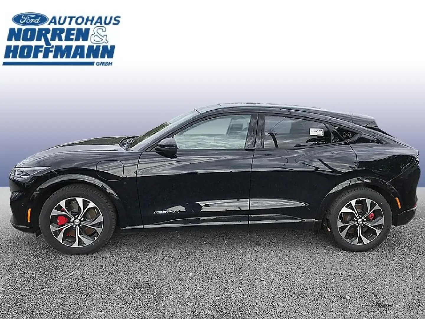Ford Mustang Mach-E AWD Schwarz - 2