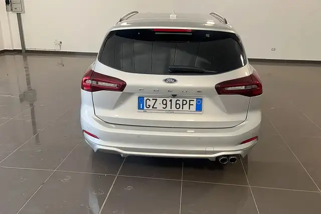 Ford Focus view 4