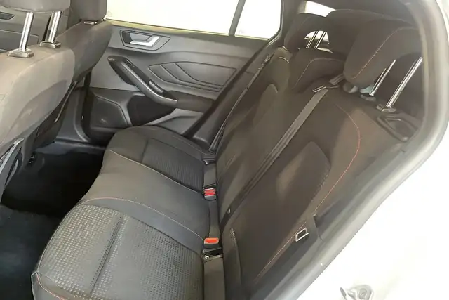 Ford Focus view 12