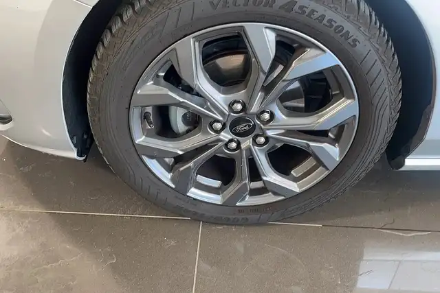 Ford Focus view 8