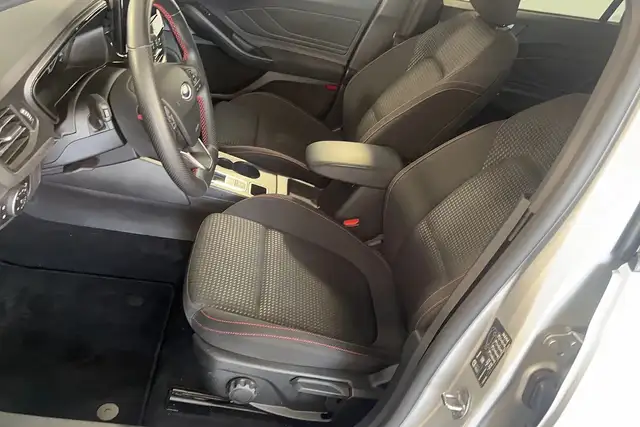 Ford Focus view 10