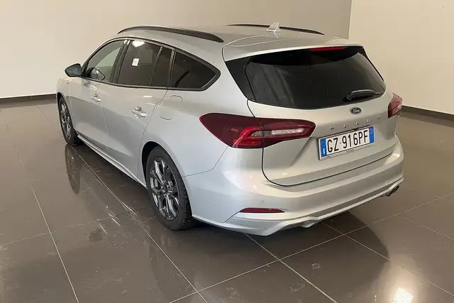 Ford Focus view 2