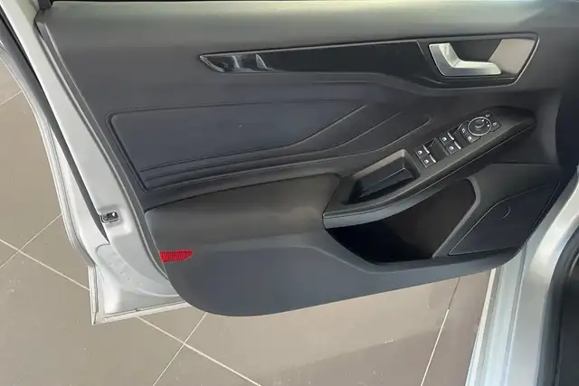 Ford Focus view 9