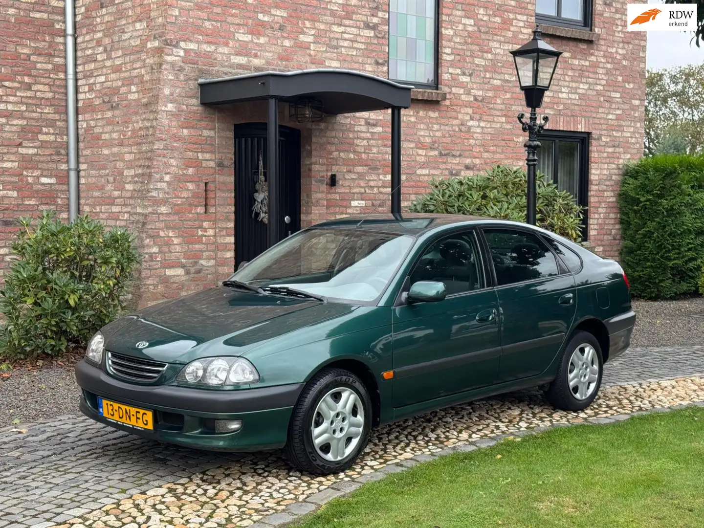 Toyota Avensis 1.6 Sol Airco 76000km 1e eig! Vert - 1