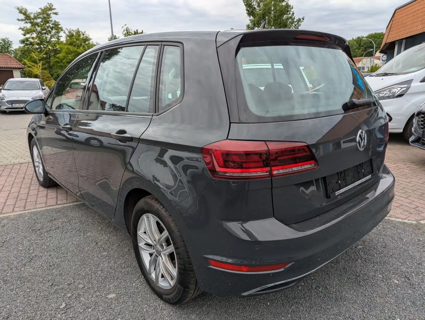 Volkswagen Golf Sportsvan 2.0 TDI SCR DSG Comfortline Gris - 2