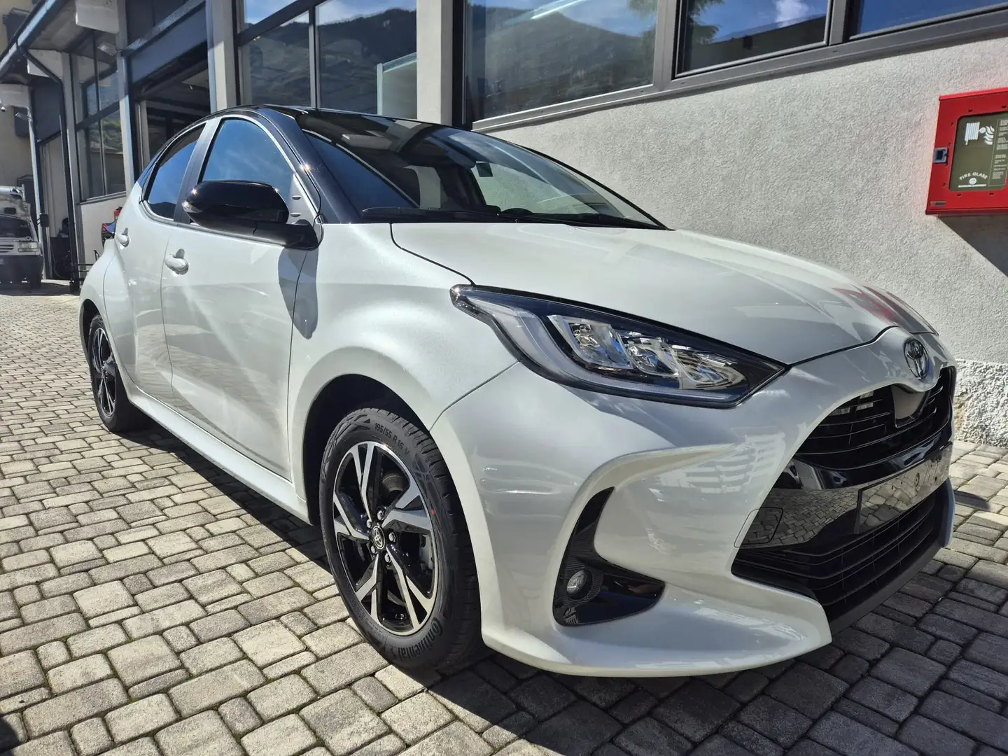 Toyota Yaris Yaris 1.5h Trend Weiß - 1