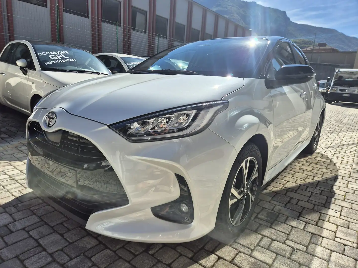 Toyota Yaris Yaris 1.5h Trend Weiß - 2