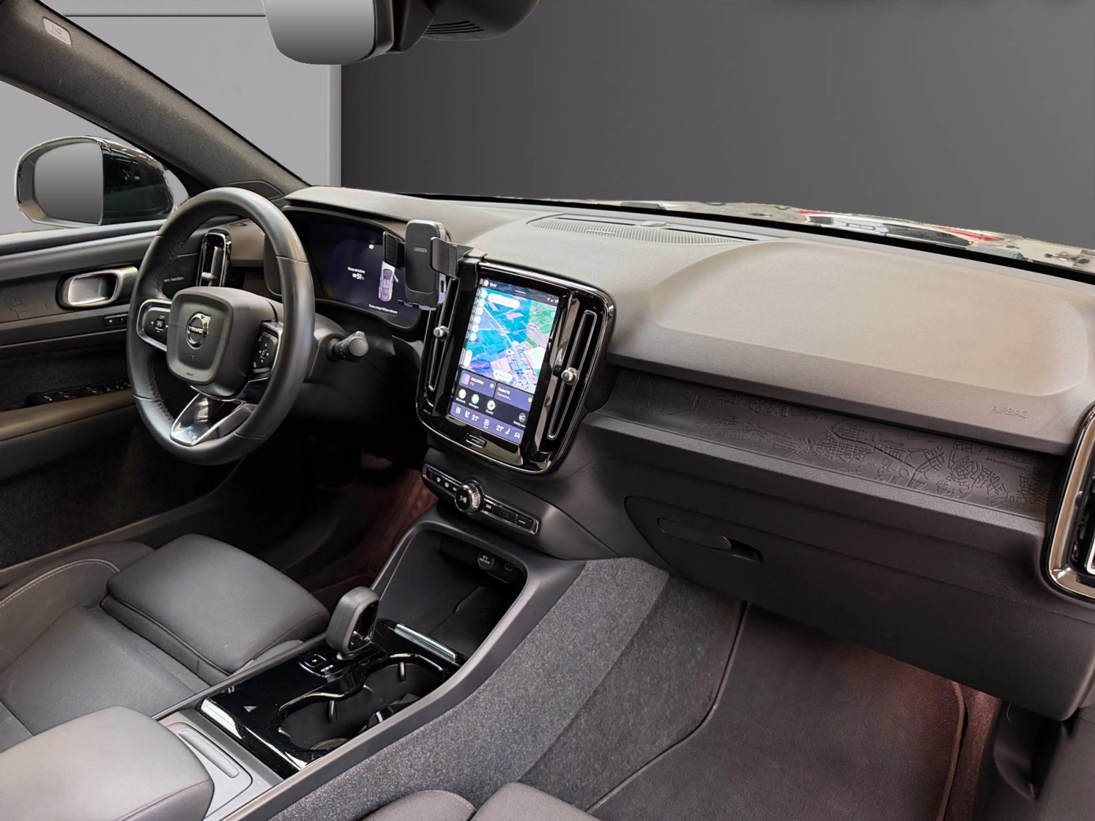 Volvo C40 C40 69 kWh Recharge Ultimate / PANO / SG+VOL CHAUFF / CAM 360 / ACC / SOH 92% — photo 8