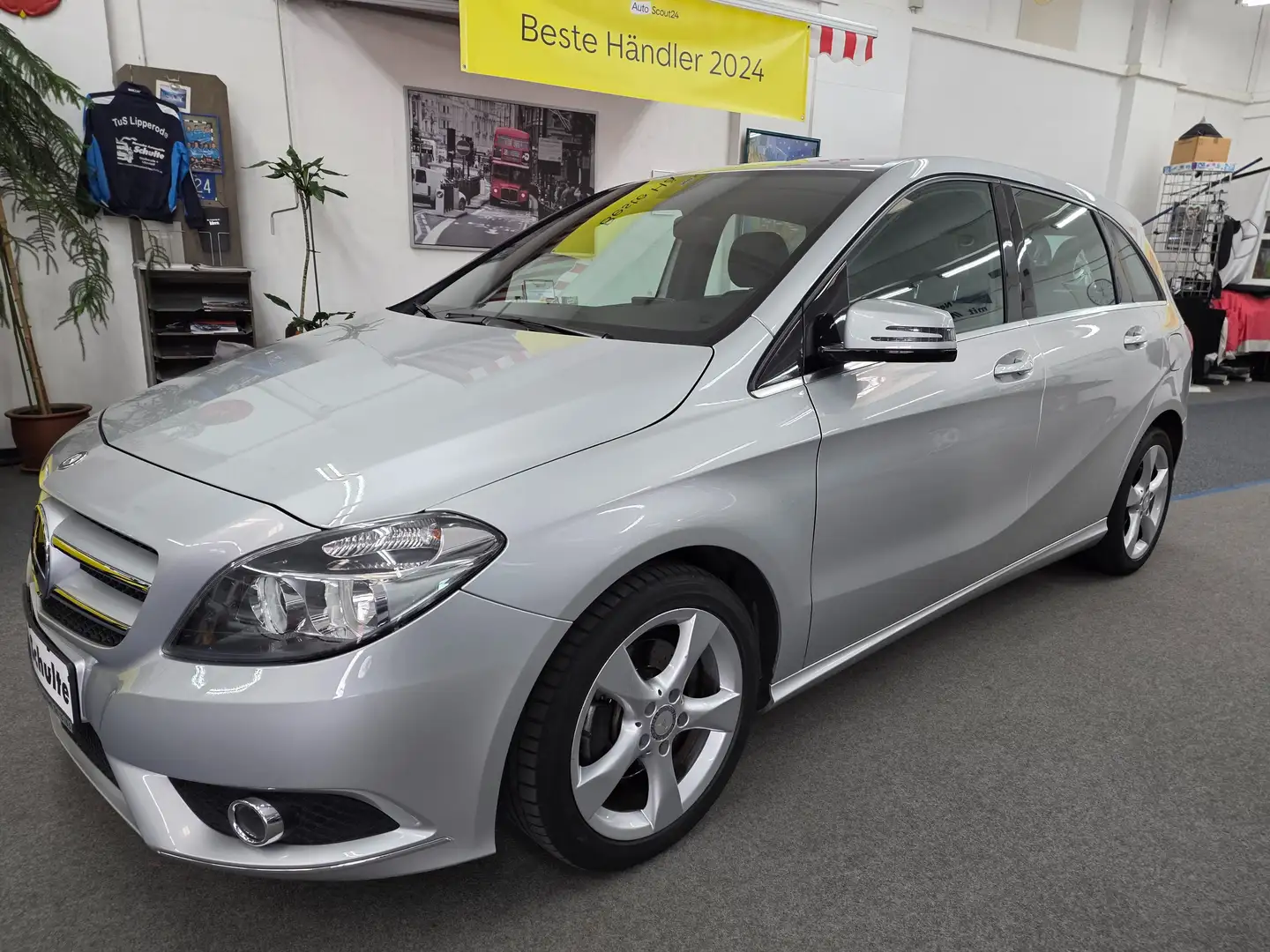 Mercedes-Benz B 180 B-Klasse BlueEFF. Sportp.,AHK,Shz,Sitzkomf.Alu 17" Argent - 1