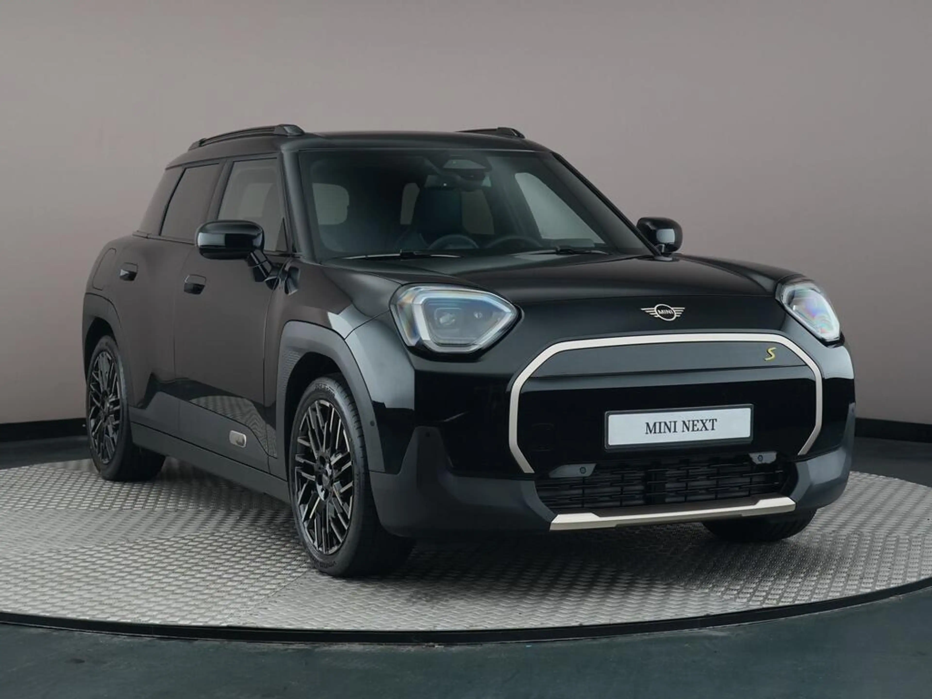 MINI Aceman SE Favoured M 54.2 kWh — photo 3