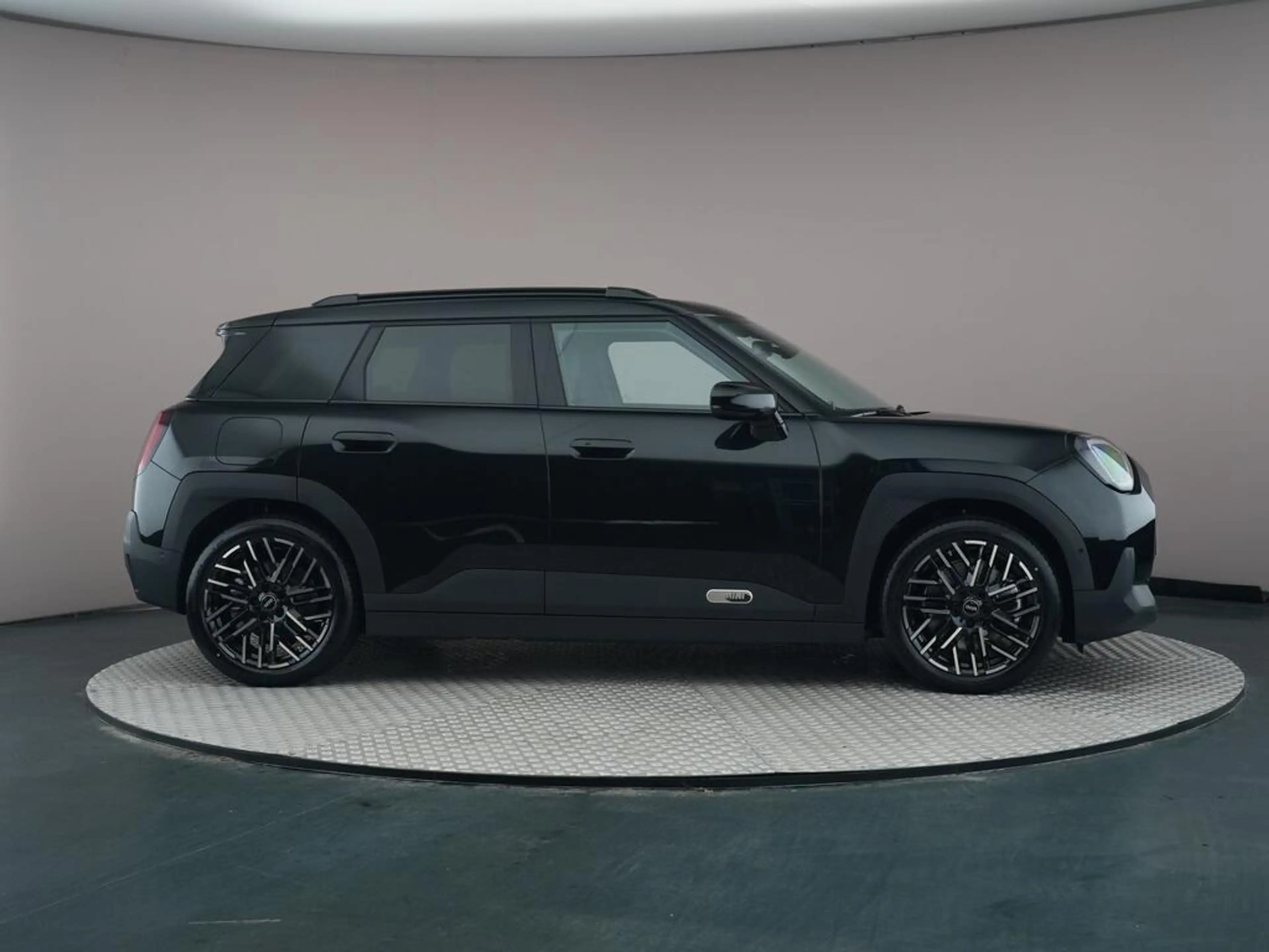MINI Aceman SE Favoured M 54.2 kWh — photo 8