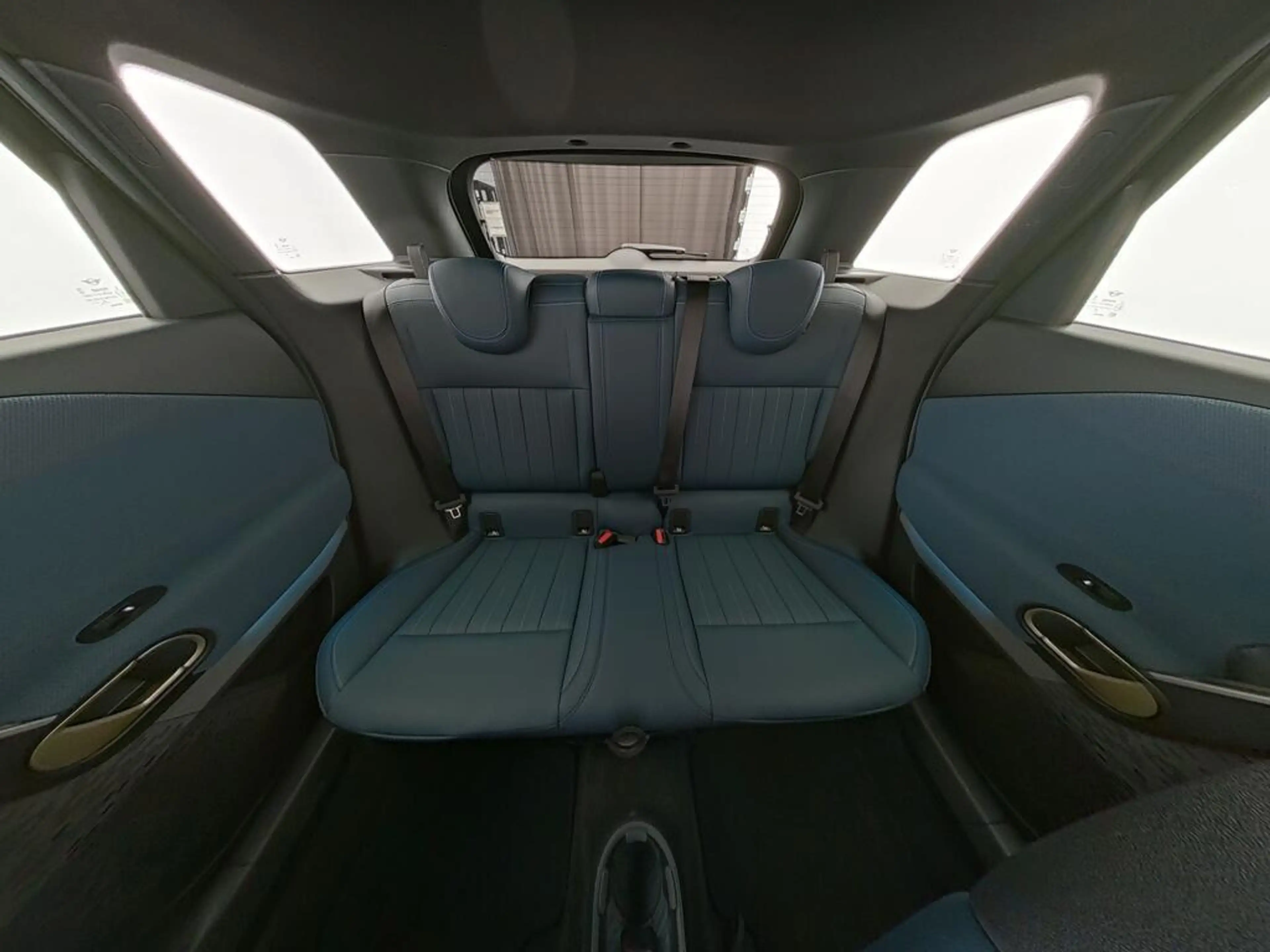 MINI Aceman SE Favoured M 54.2 kWh — photo 6