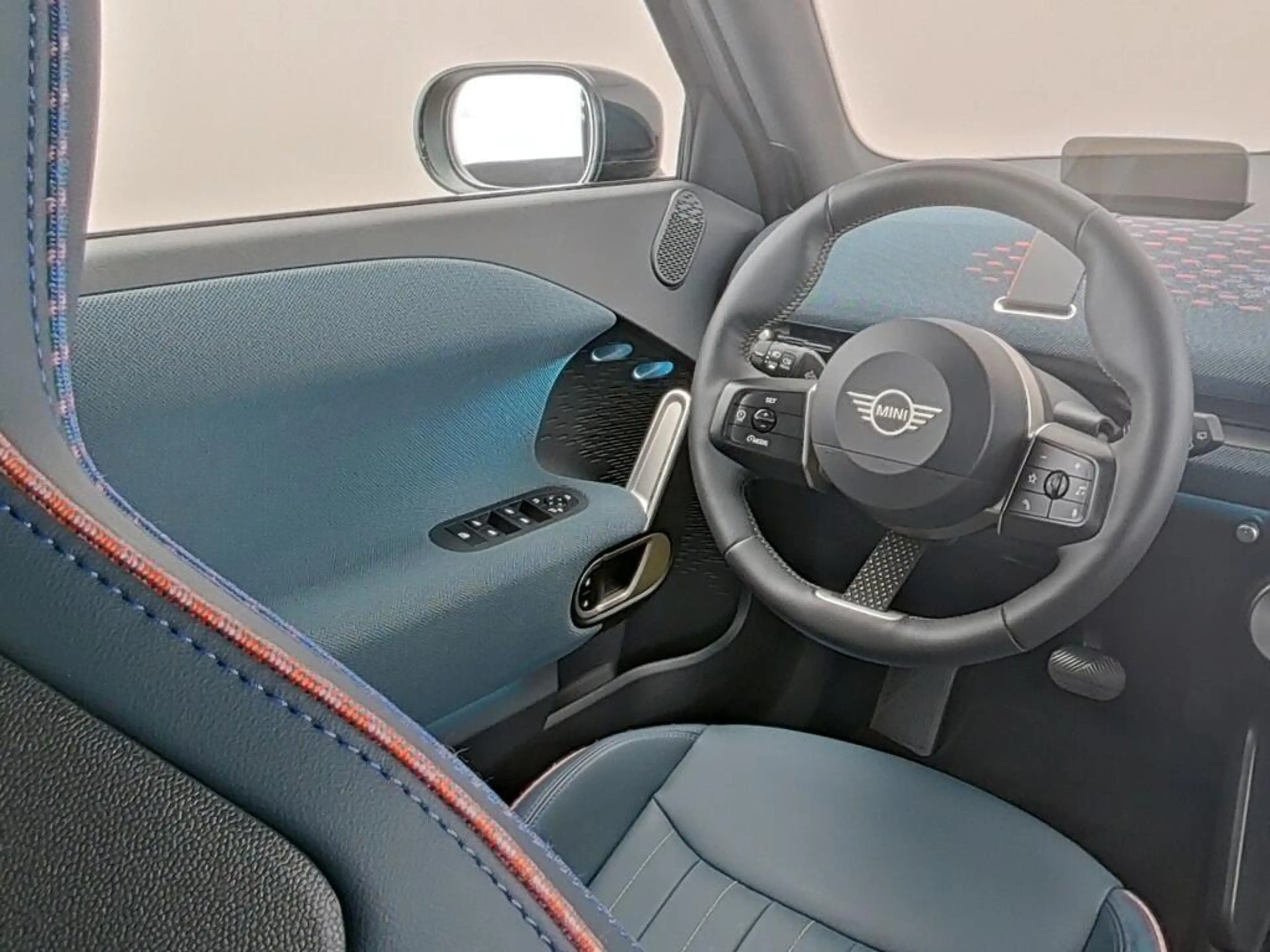 MINI Aceman SE Favoured M 54.2 kWh — photo 4