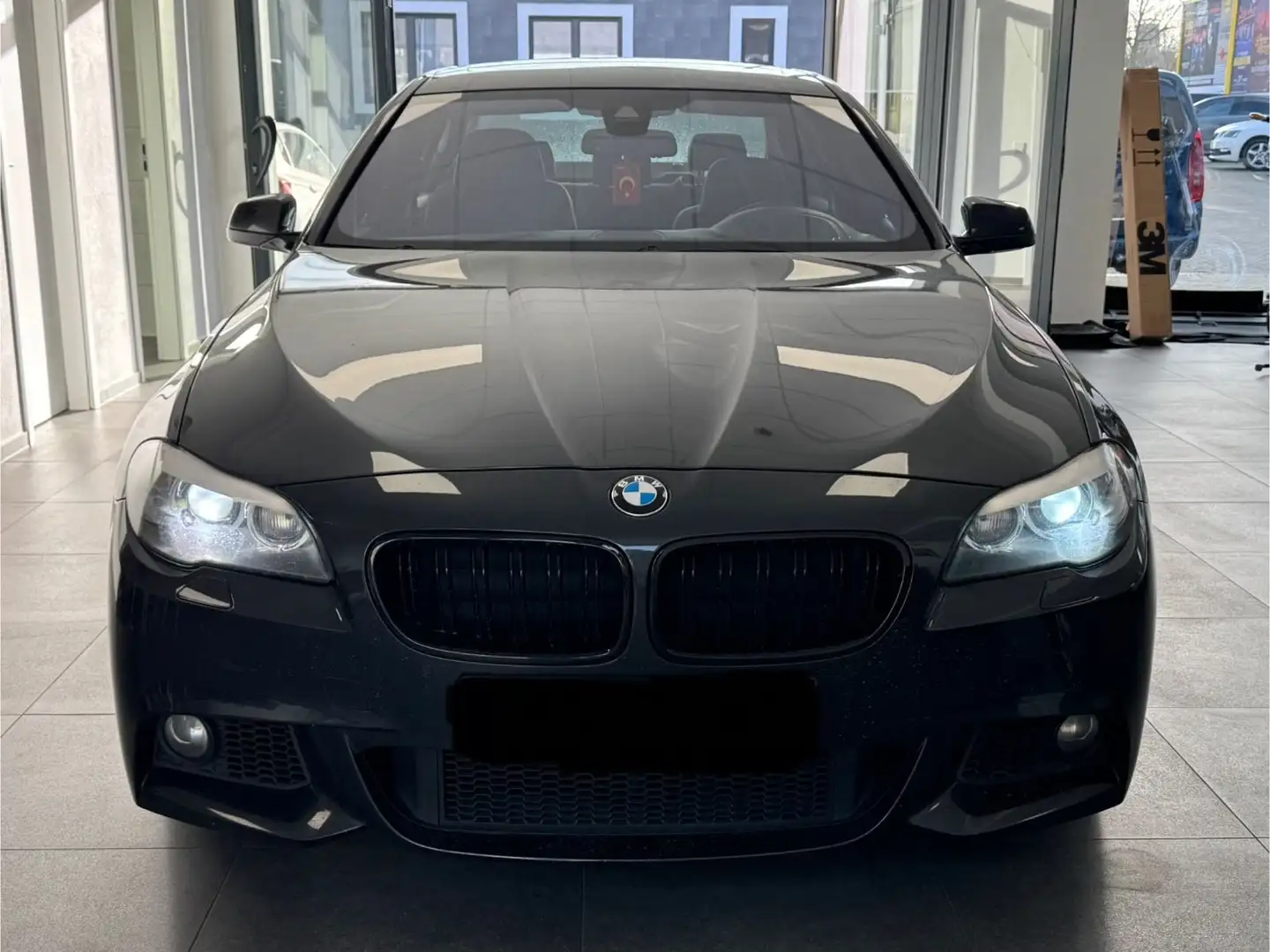 BMW 535 d xDrive Lim.-M Sport-GSD-HUD-SoftClose-360° Šedá - 2