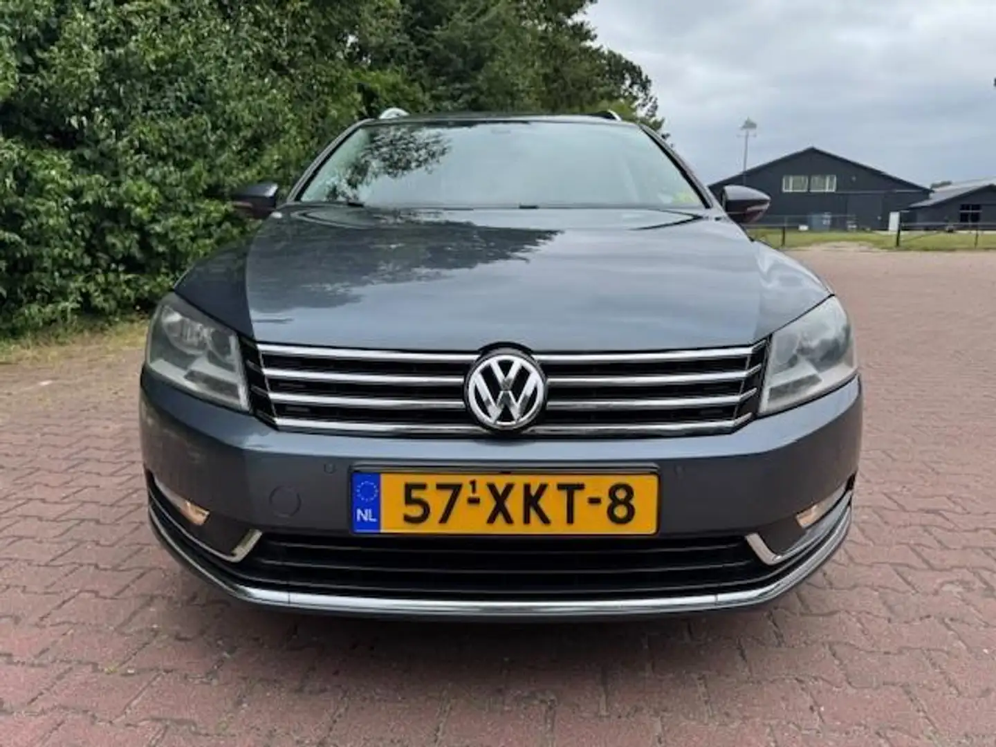 Volkswagen Passat Variant 1.6TDI 6BAK COMFORT EXECUTIVE LINE/NAV/PDC/APK Grijs - 2