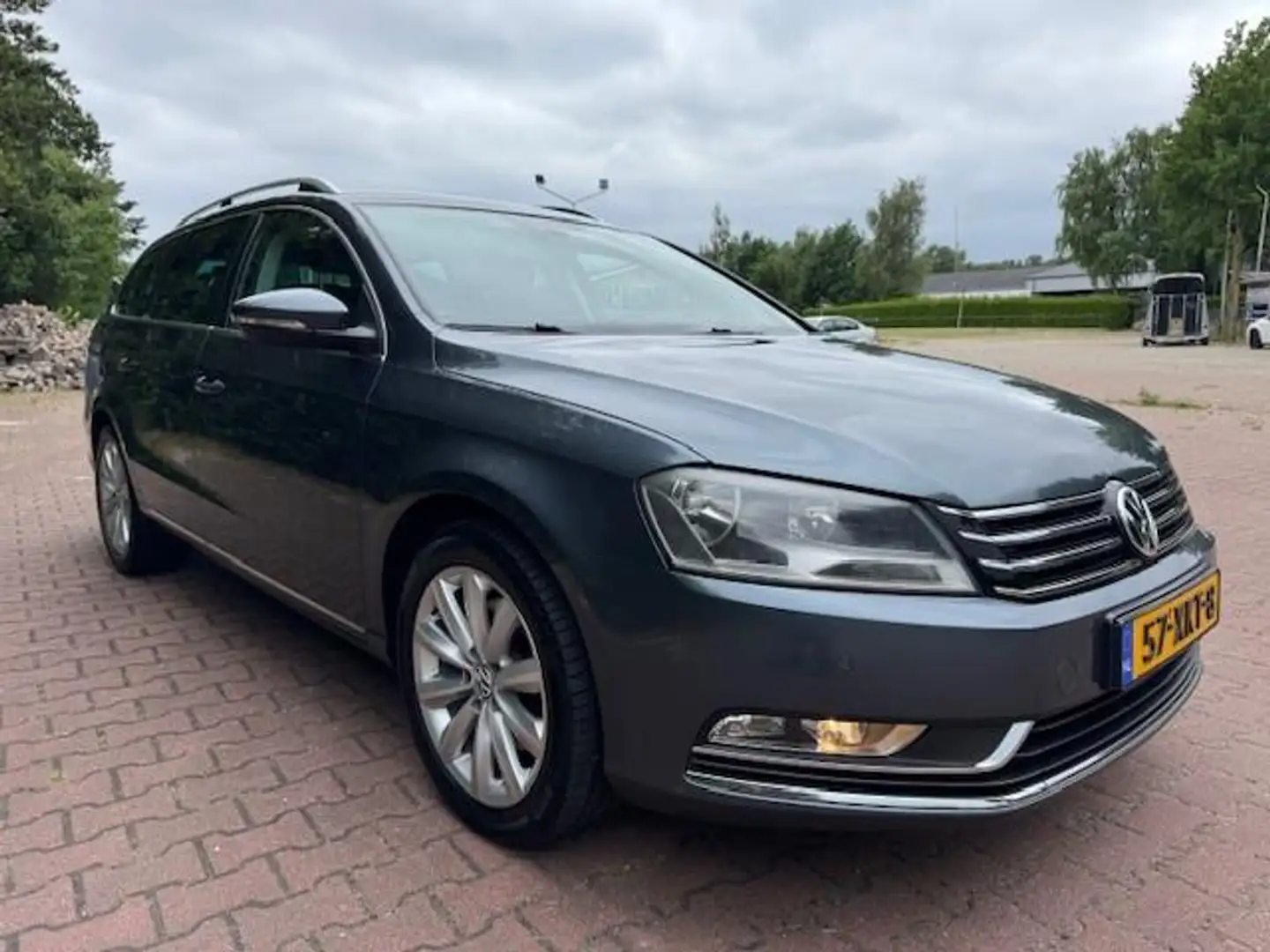 Volkswagen Passat Variant 1.6TDI 6BAK COMFORT EXECUTIVE LINE/NAV/PDC/APK Grijs - 1