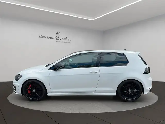 Volkswagen Golf view 2