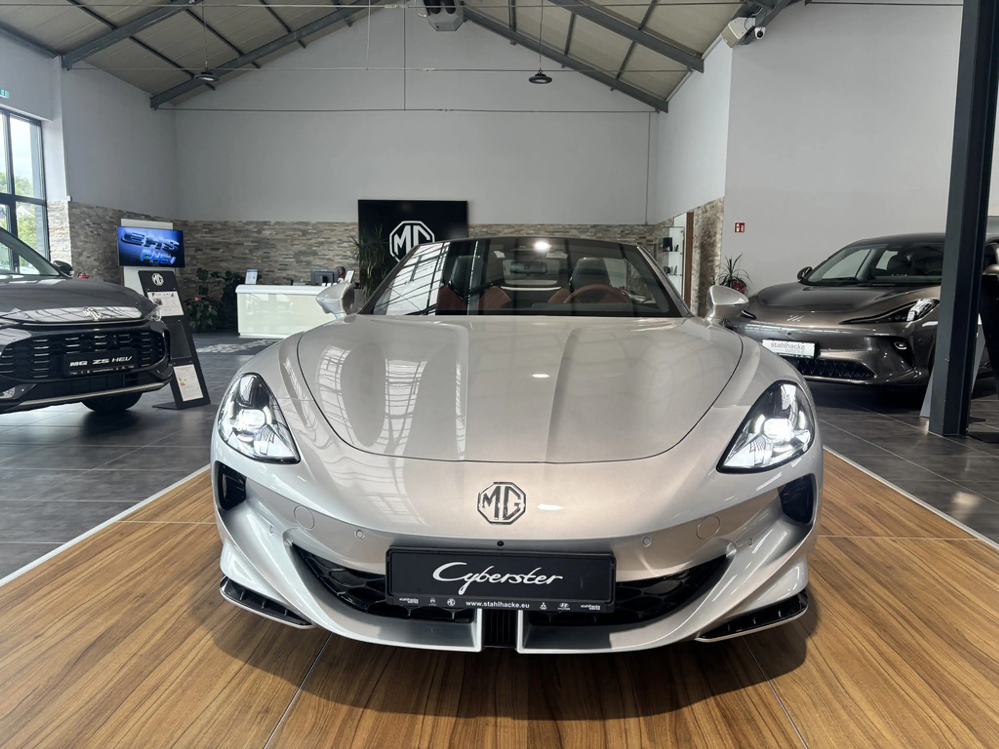 MG Cyberster 375 kW AWD Xpower SHZ W-LAN ACC LED — photo 3