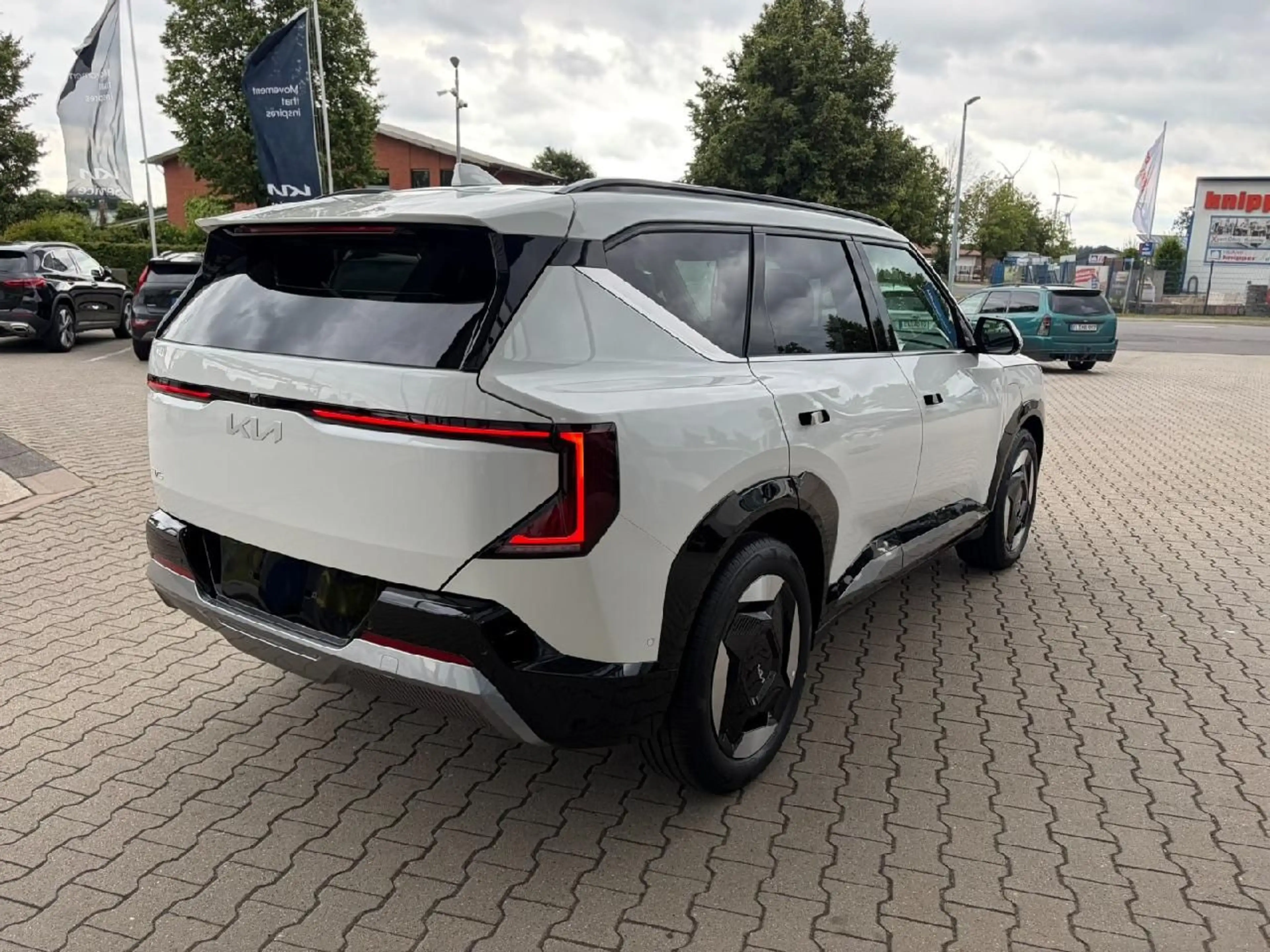 Kia EV5 160 kW 2WD Earth — photo 3