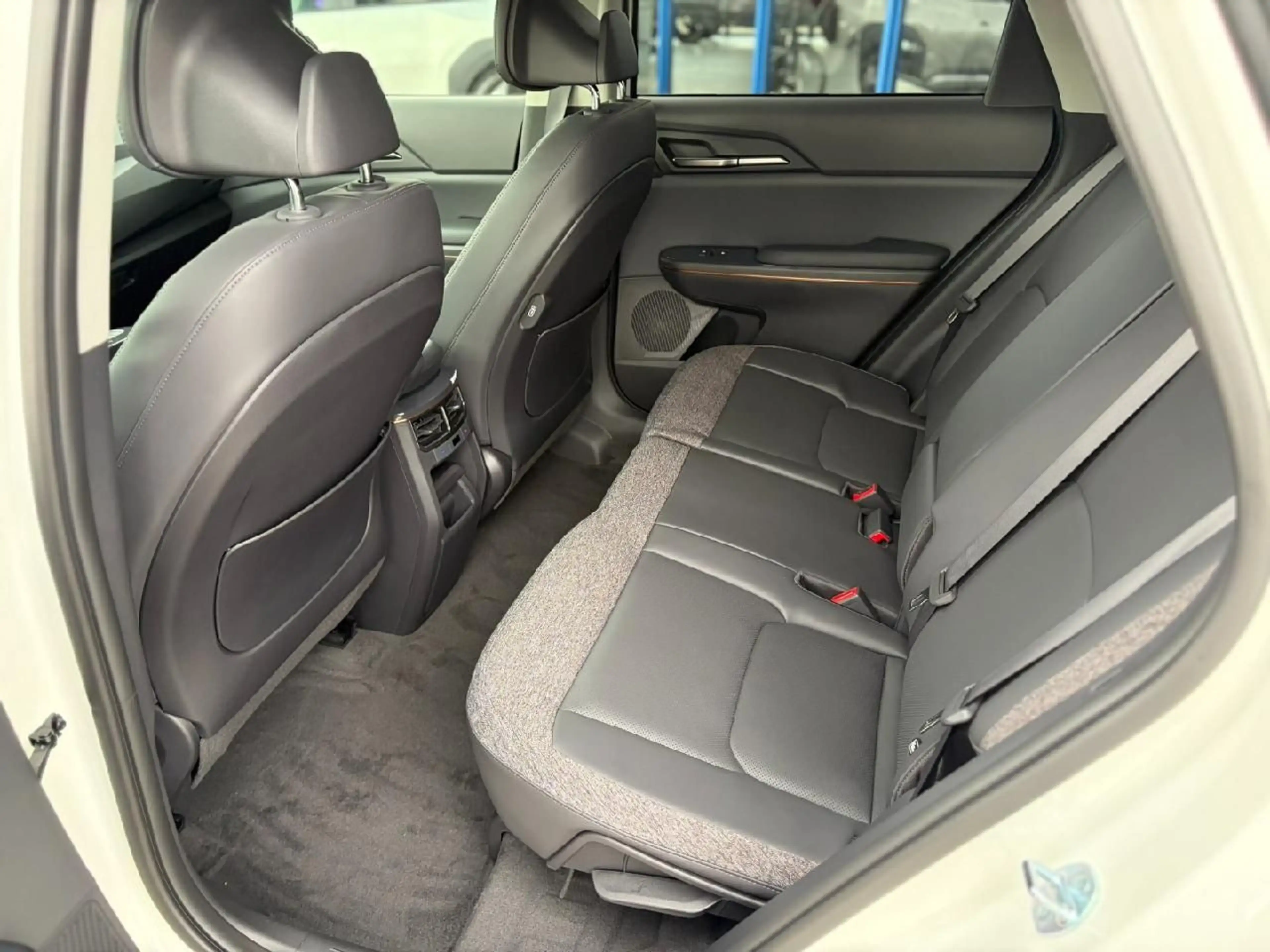 Kia EV5 160 kW 2WD Earth — photo 8