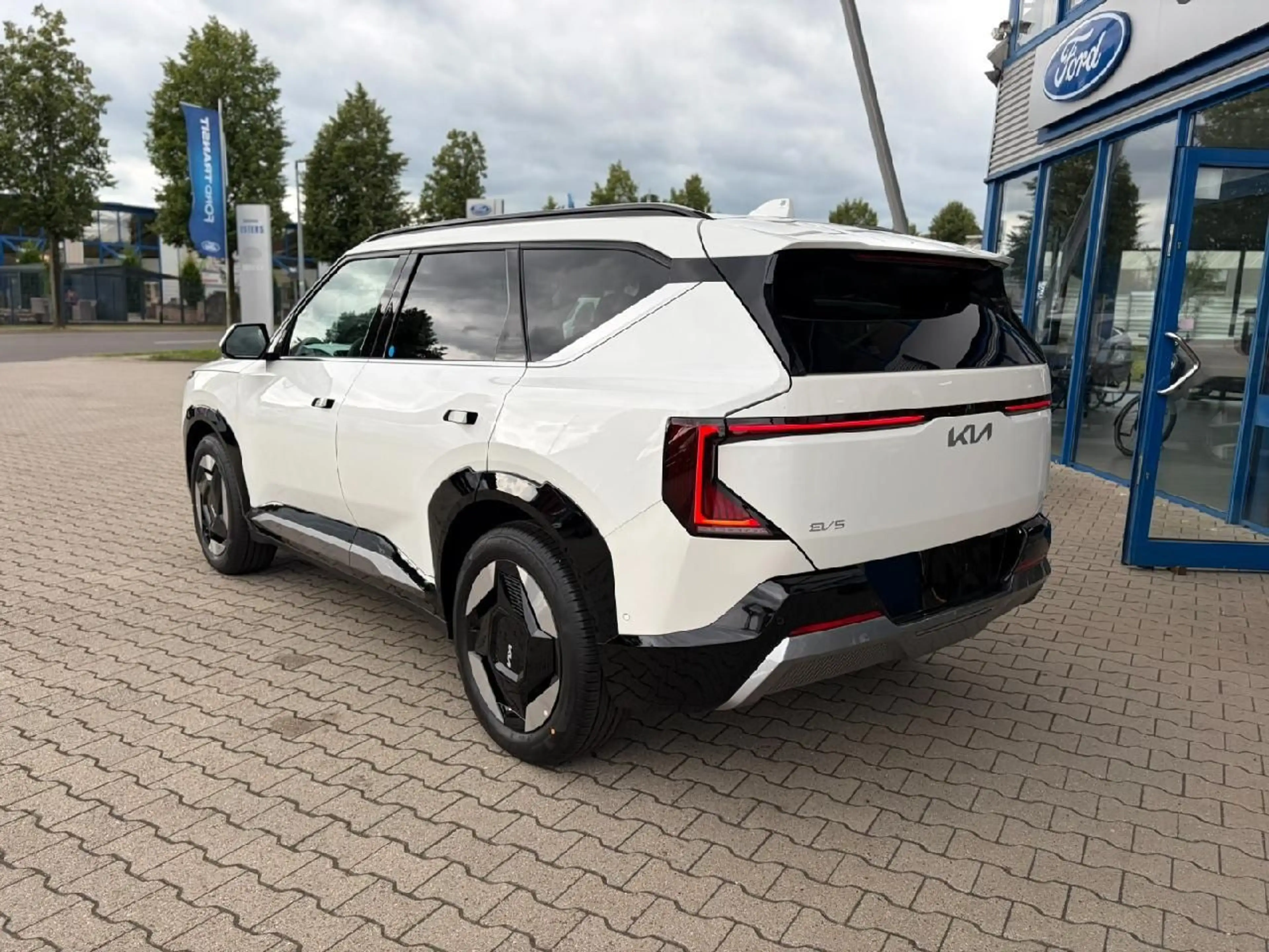 Kia EV5 160 kW 2WD Earth — photo 4