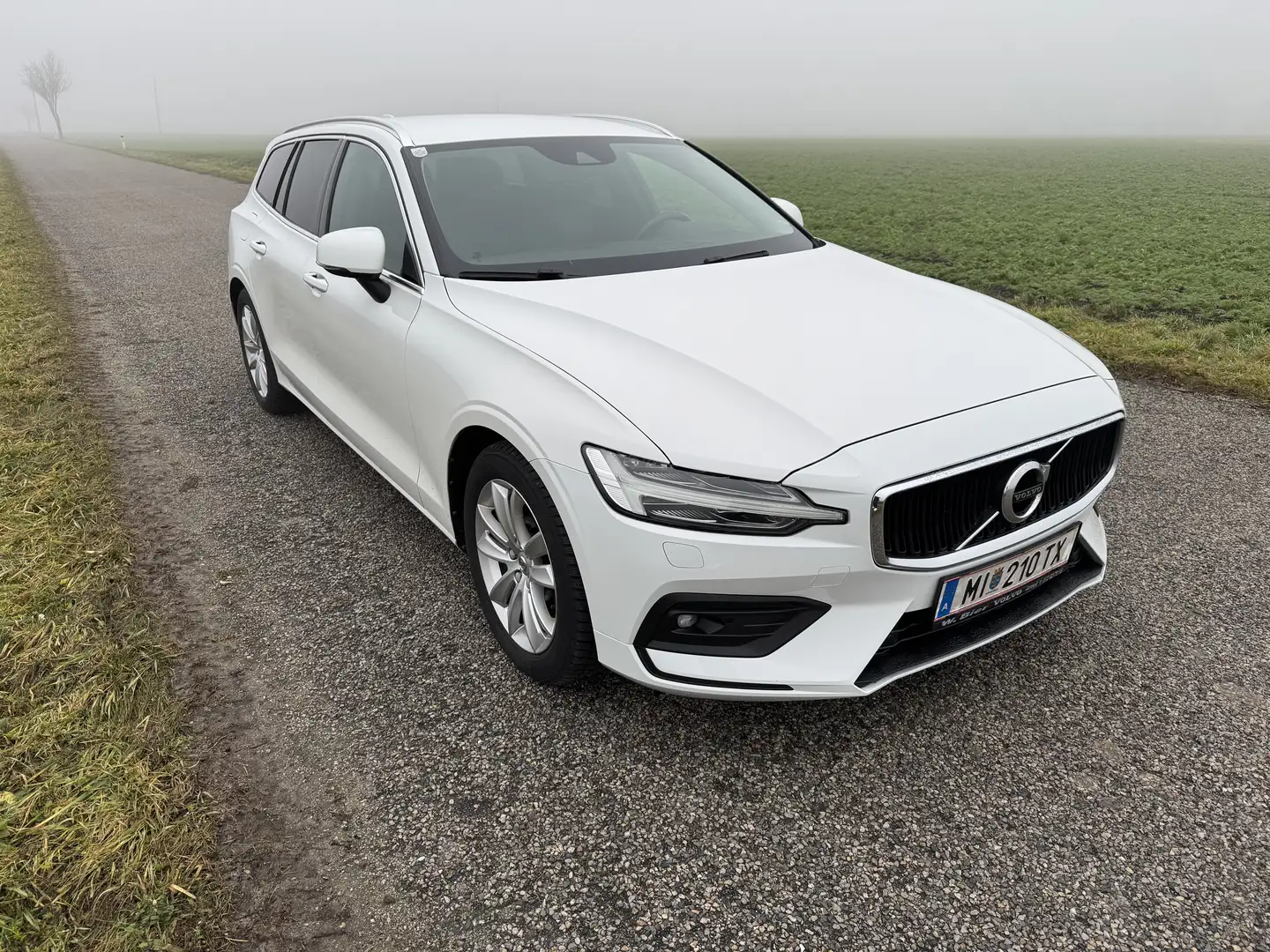 Volvo V60 Momentum Weiß - 2