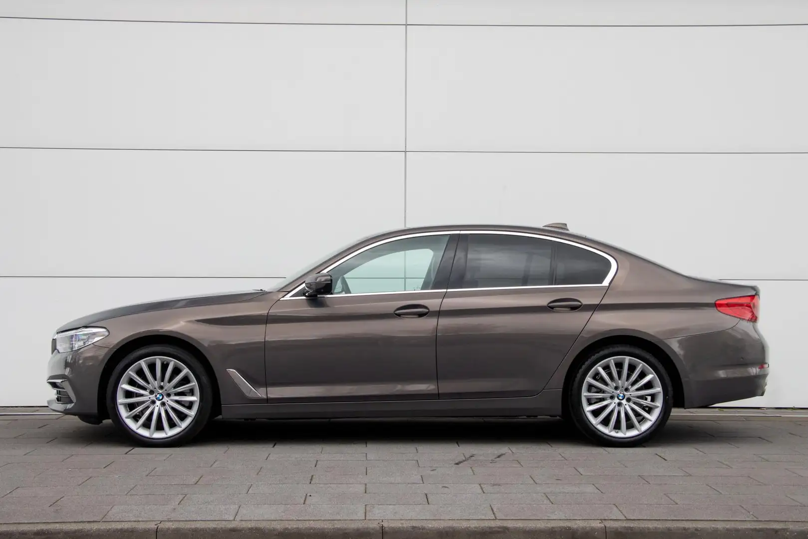 BMW 520 5 Serie Sedan 520i High Executive Edition | Vakant Jaune - 2