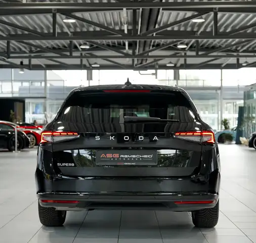 Skoda Superb view 8