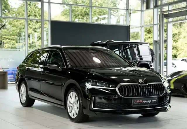 Skoda Superb view 5