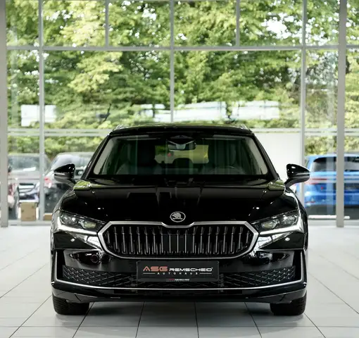 Skoda Superb view 3