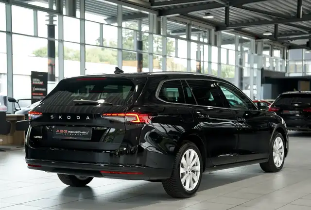 Skoda Superb view 7