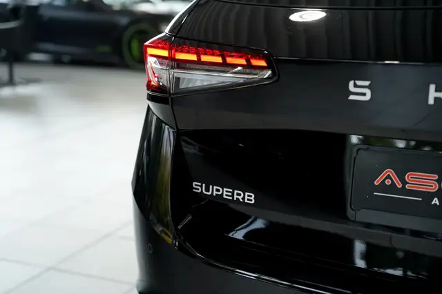 Skoda Superb view 11
