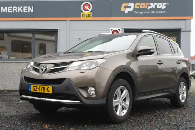 Toyota RAV4 2.0 Exec. Bns 4WD , Airco , Navigatie , Trekhaak ,