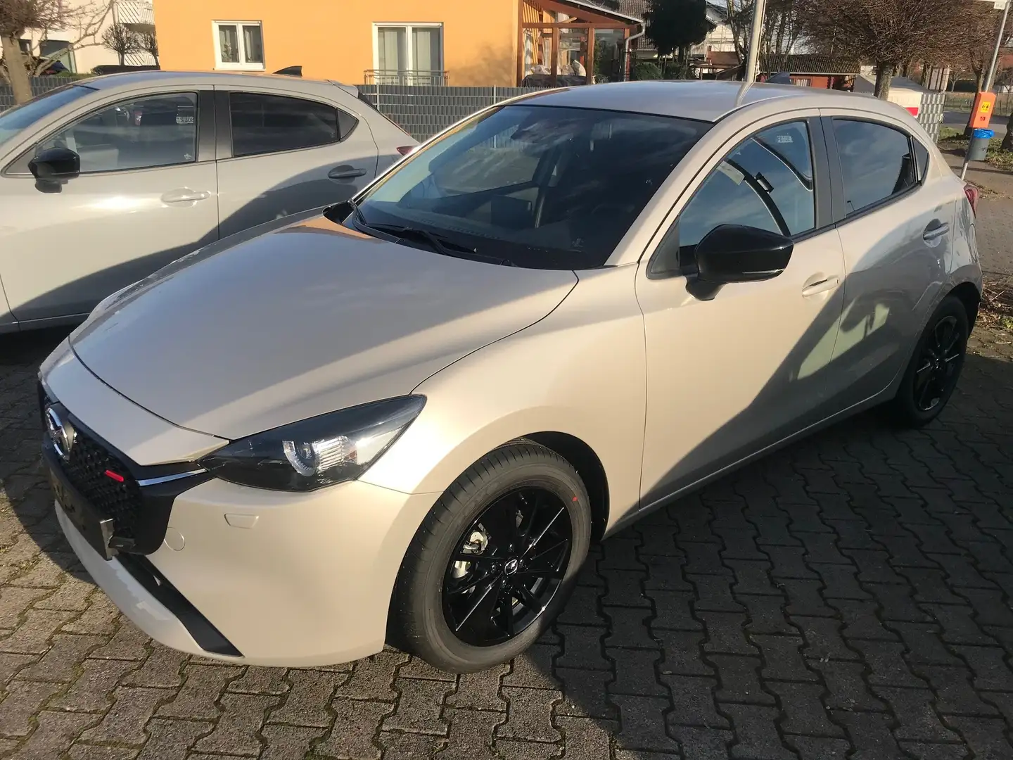 Mazda 2 SKYACTIV-G 90 M Hybrid Homura Automatik Grau - 1