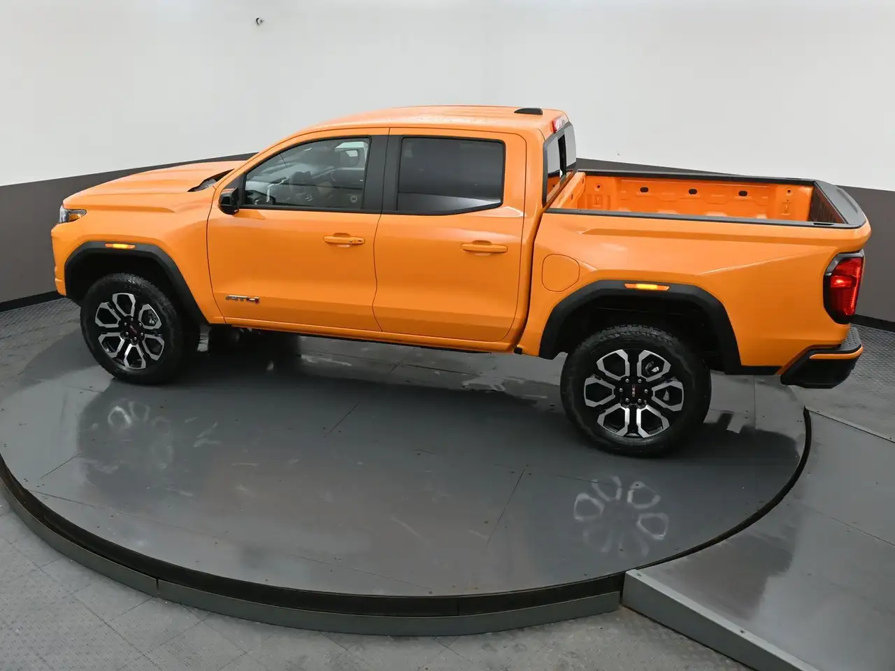 GMC Canyon снимка GMC Canyon