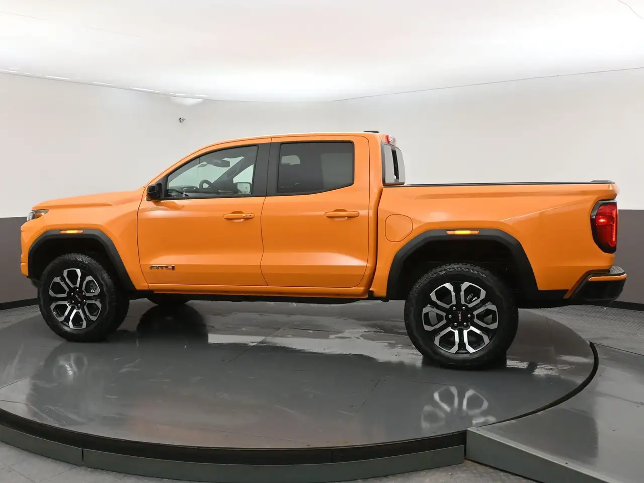 GMC Canyon снимка GMC Canyon