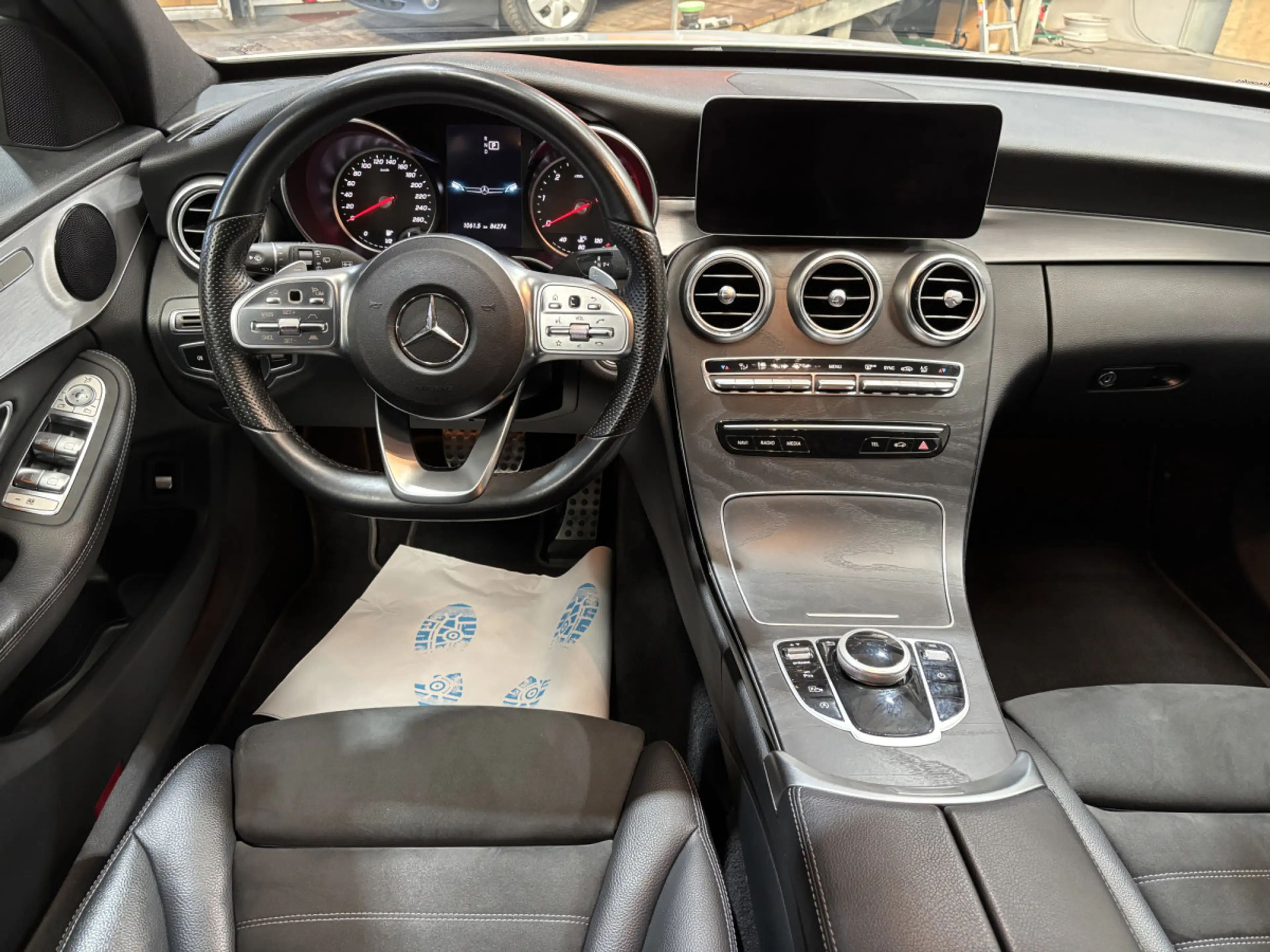 Mercedes-Benz C 220 AMG LINE — photo 11