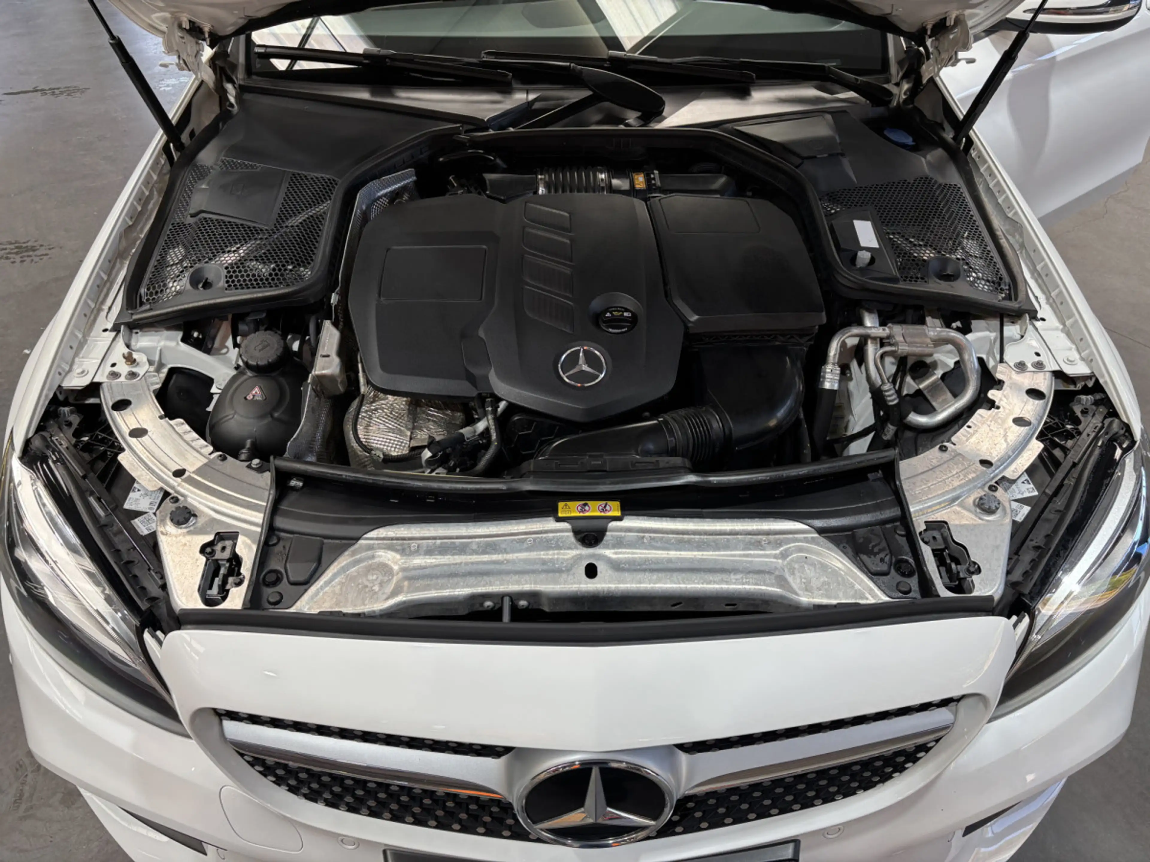 Mercedes-Benz C 220 AMG LINE — photo 9