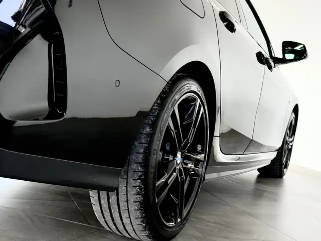 BMW 2 Series view 10