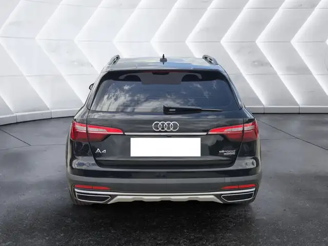 Audi A4 Allroad view 3