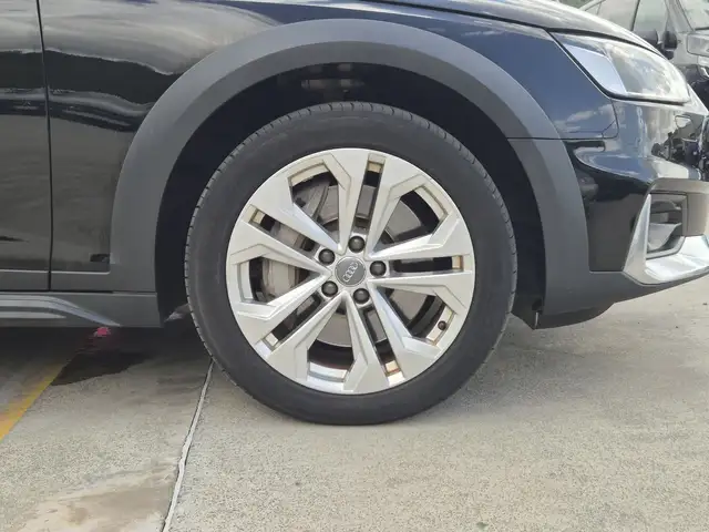 Audi A4 Allroad view 13