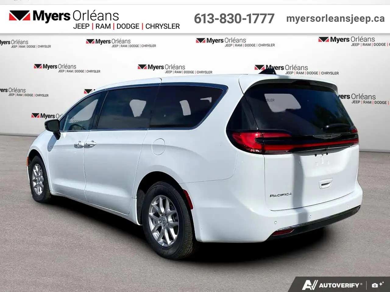 Chrysler Pacifica снимка Chrysler Pacifica