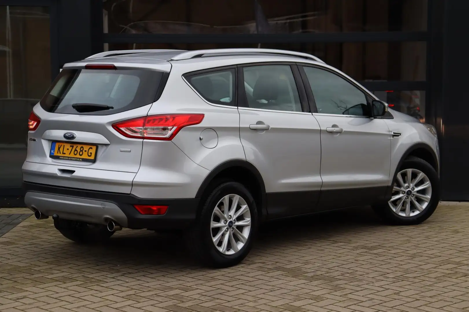 Ford Kuga 1.5 Titanium | NAP | Eerste Eigenaar | Xenon | Sto Grau - 2