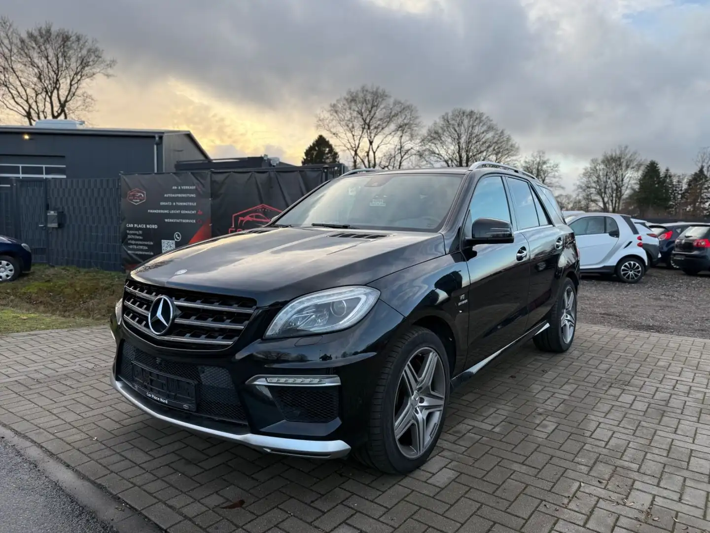 Mercedes-Benz ML 63 AMG SHZ/STANDHEIZUNG/4 MATIC/SEHR GEPFLEGT Schwarz - 1