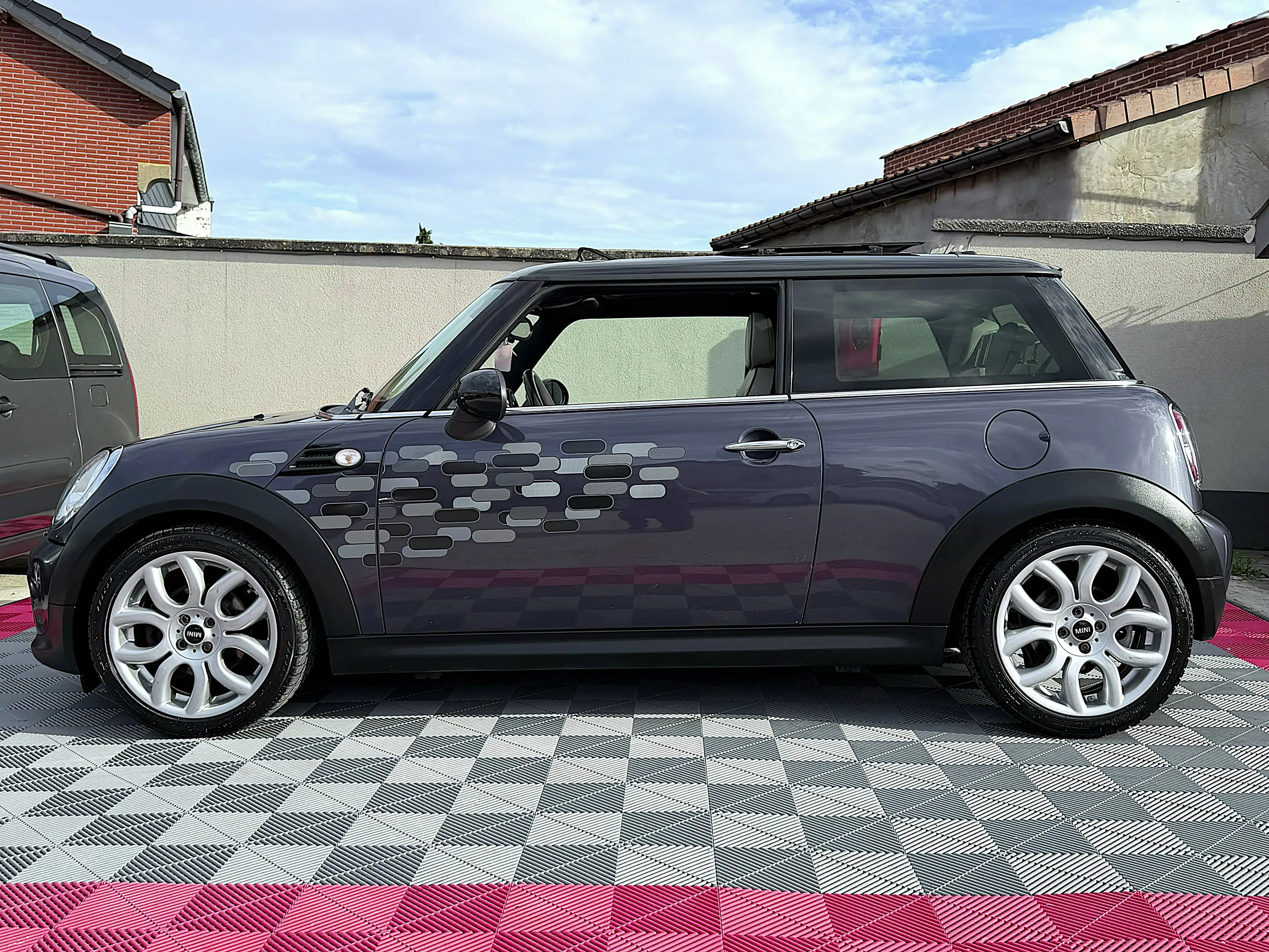 MINI Cooper D Mini 1.6 D Cooper--AIRCO--GPS--CUIR--TOIT PANO-- — photo 4