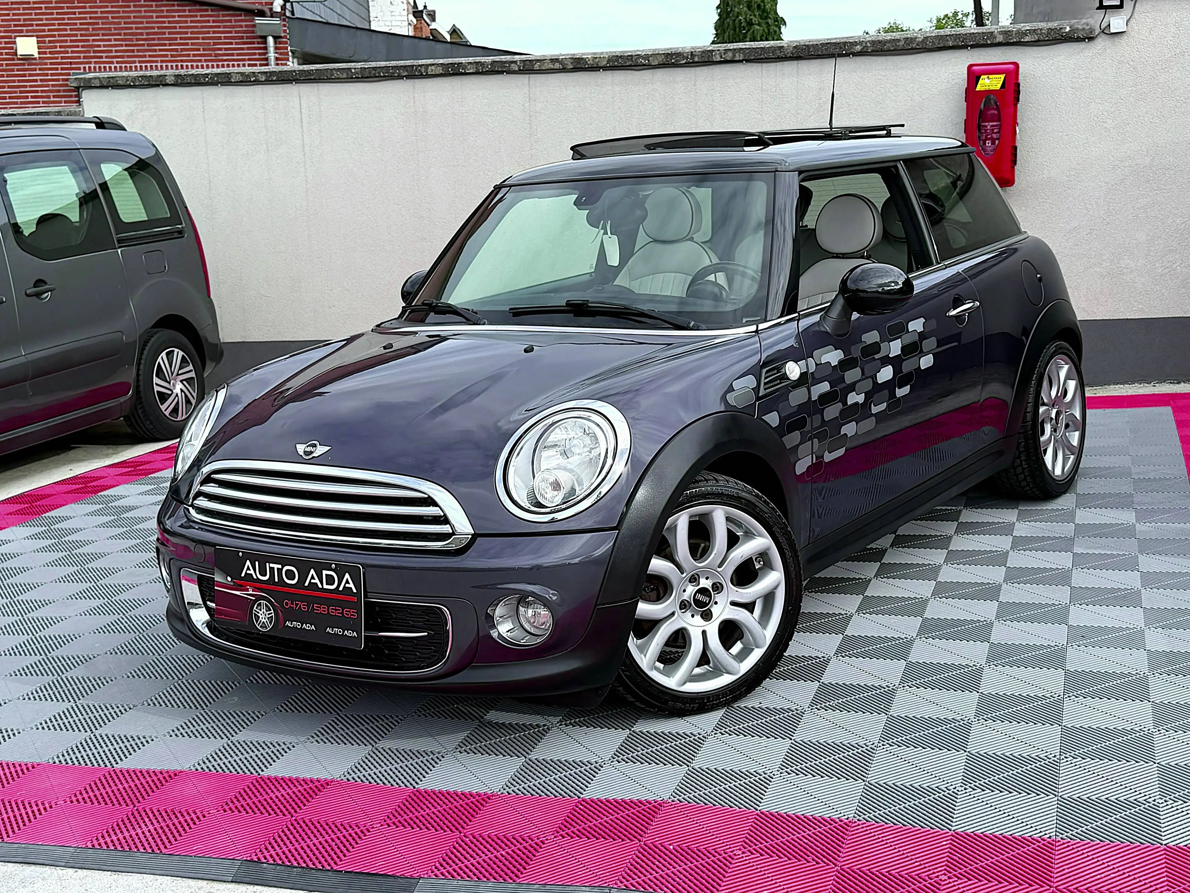 MINI Cooper D Mini 1.6 D Cooper--AIRCO--GPS--CUIR--TOIT PANO-- — photo 2
