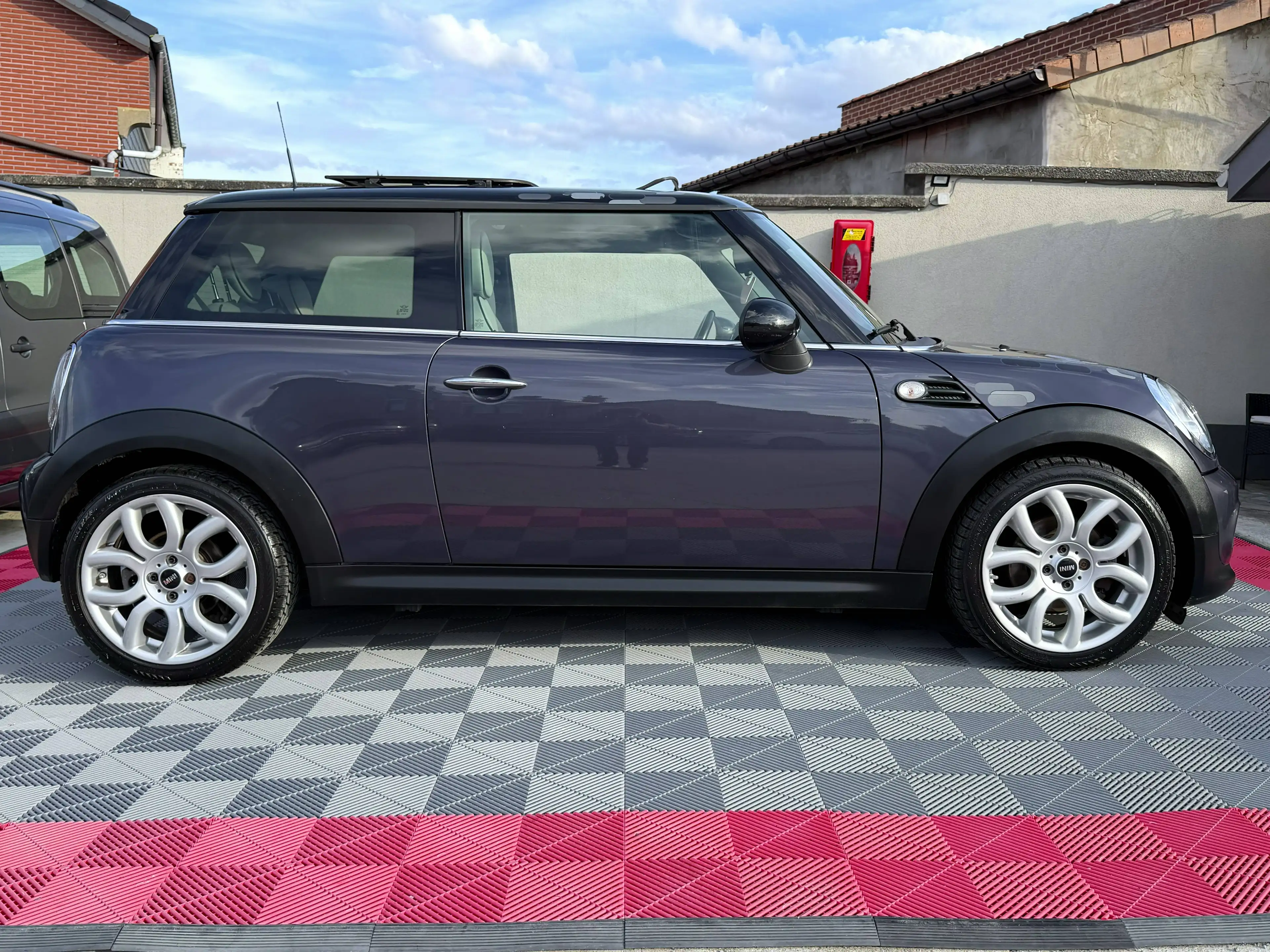MINI Cooper D Mini 1.6 D Cooper--AIRCO--GPS--CUIR--TOIT PANO-- — photo 9