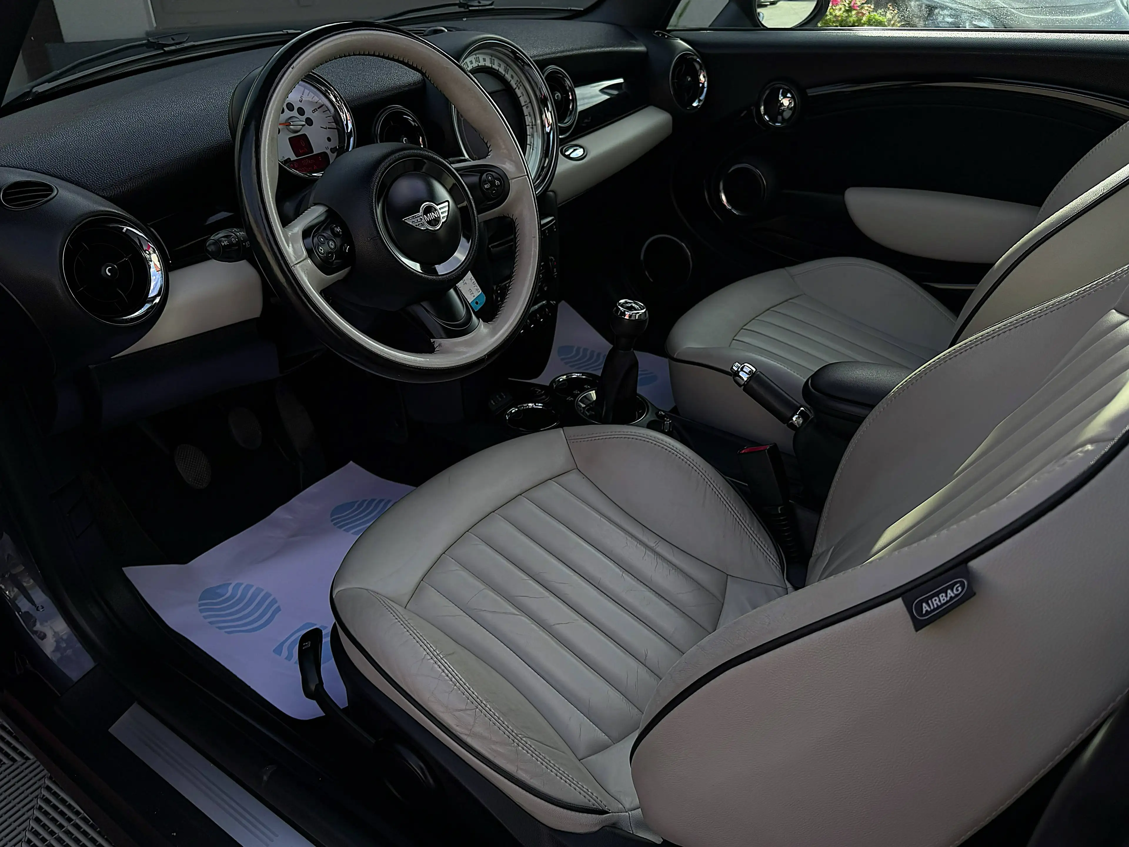 MINI Cooper D Mini 1.6 D Cooper--AIRCO--GPS--CUIR--TOIT PANO-- — photo 13