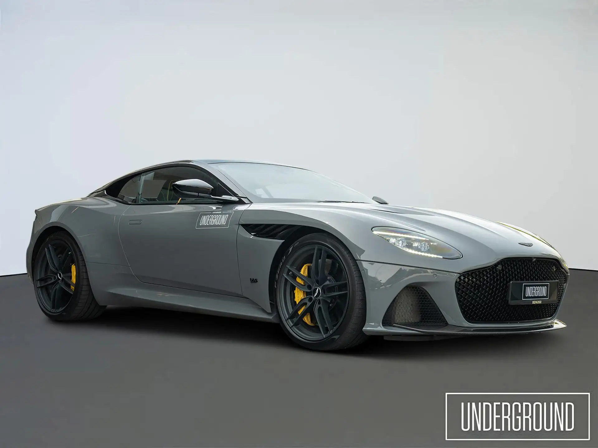 애스턴마틴 DBS Coupe 2024 실버 사진 3